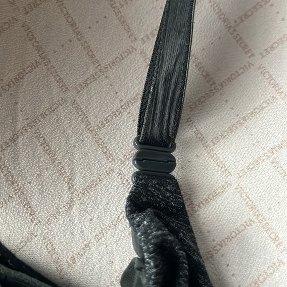 Victoria’s Secret.. black and grey bra. - Picture 3 of 4